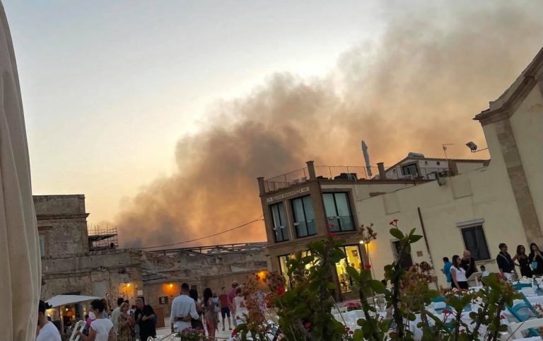 Pachino: ancora incendi e fumi tossici, l’ultimo ieri a Marzamemi