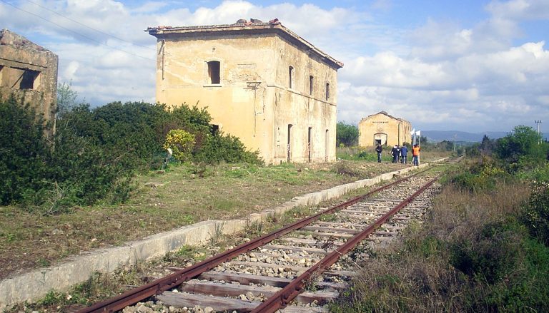Riqualificazione del tratto di ferrovia Noto-Pachino, sono iniziati i lavori di ripristino e bonifica