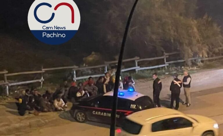 Marzamemi, emergenza sbarchi: 57 egiziani trovati ieri sera presso il Porto, arrestati due scafisti