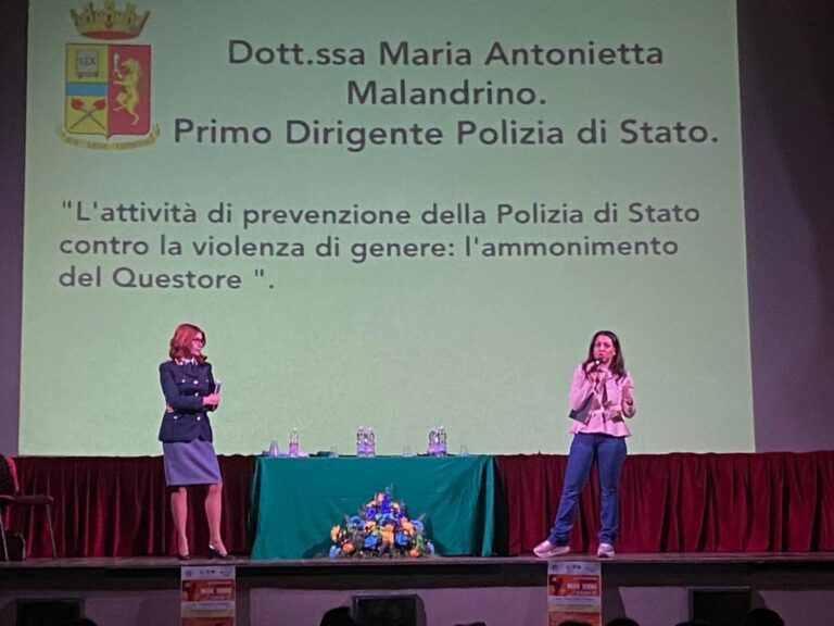 Violenza sulle donne, la dottoressa Maria Antonietta Malandrino, Primo dirigente della Polizia di Stato incontra gli studenti.