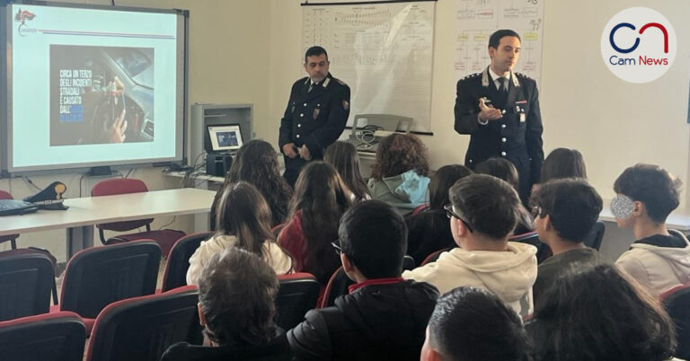 Portopalo, “educazione alla legalità e alla sicurezza stradale”: i Carabinieri incontrano gli studenti della Pellico